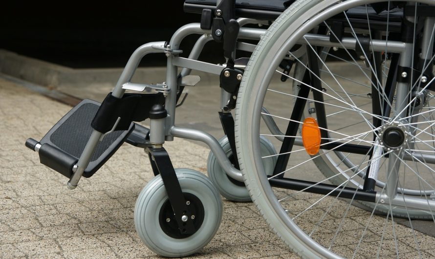 Motoriser son fauteuil roulant manuel : pourquoi et comment ?